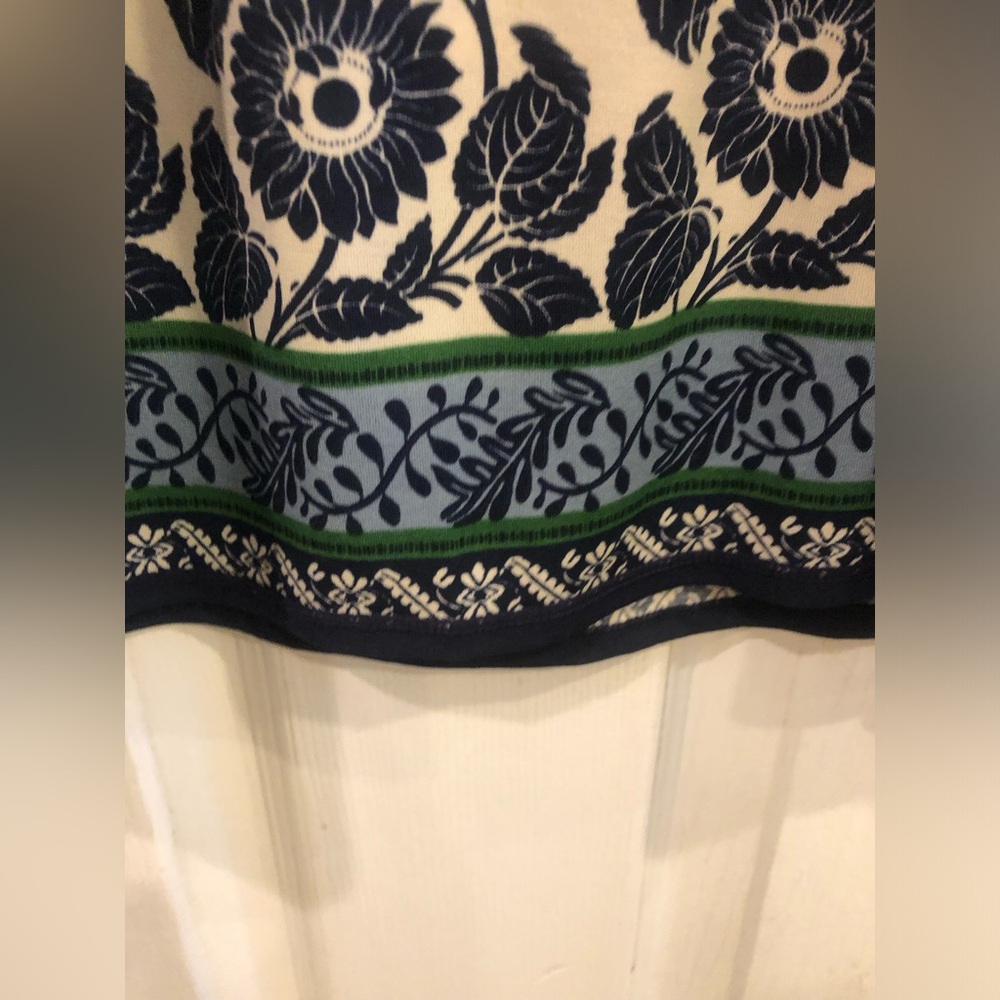 Floral Sleeveless Dress Max Studio. Navy and White with green - Picture 5 of 5